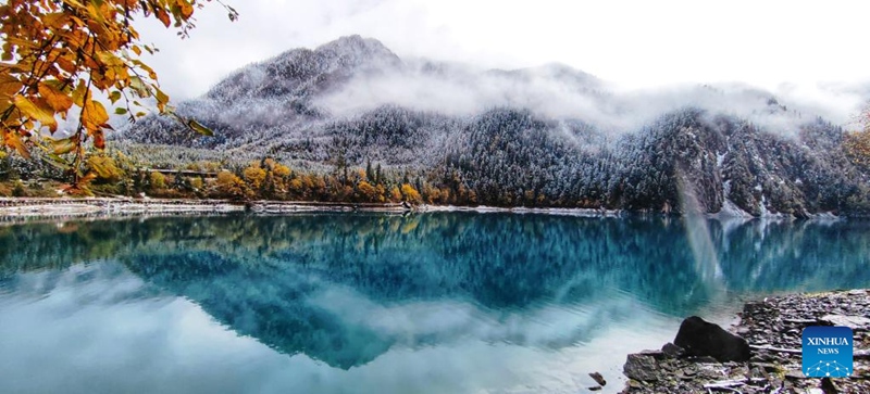 Mandhari ya theluji ya Jiuzhaigou, Sichuan