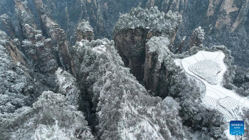 Theluji iliyofunika Mlima Tianzi huko Zhangjiajie, Mkoa wa Hunan wa China yaleta mandhari ya kuvutia